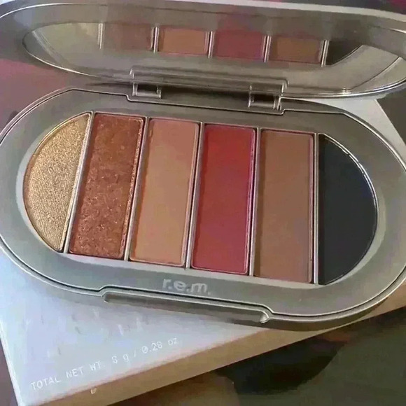 R.E.M.beauty Principessa Eyeshadow Palette in Midnight Shadows - Picture 9 of 11